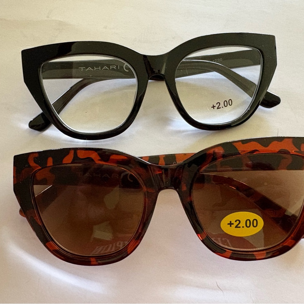 Tahari  Black and Brown Pattern Reading Glasses with Case. 2.0